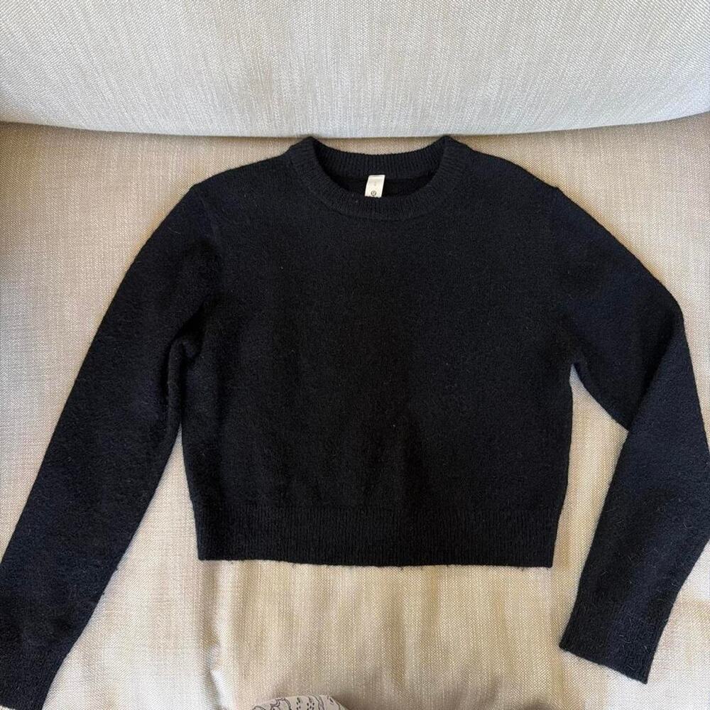 Lululemon black cropped sweater Size L